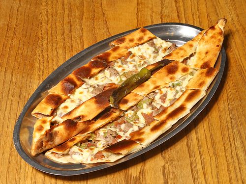 Kuşbaşılı Kolot Peynirli Pide